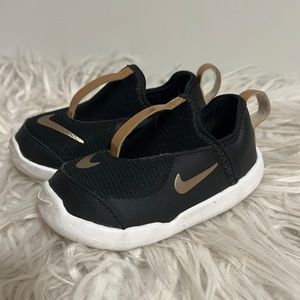 Gently worn girls Nike sneakers size 6C.